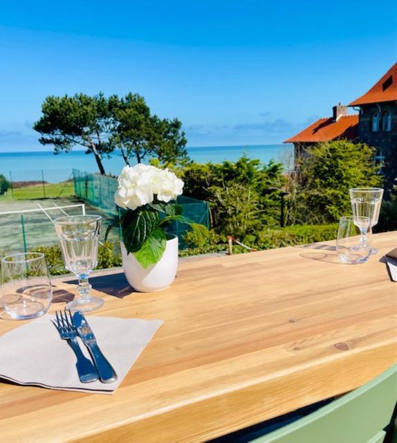 Hotel De La Terrasse ヴァランジュヴィル・シュル・メール エクステリア 写真