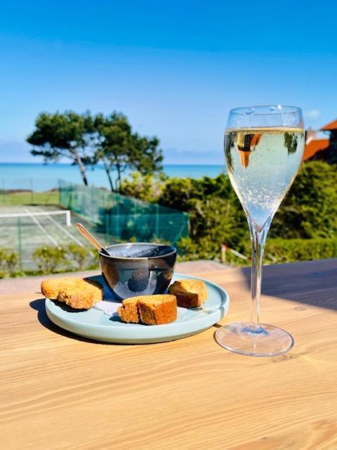 Hotel De La Terrasse ヴァランジュヴィル・シュル・メール エクステリア 写真