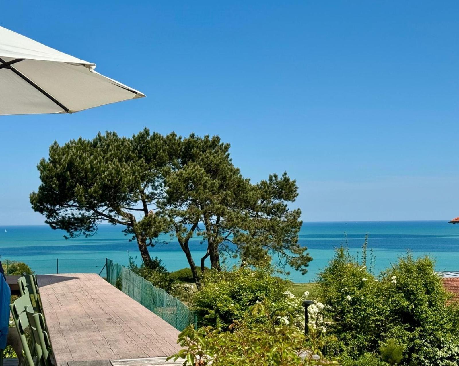 Hotel De La Terrasse ヴァランジュヴィル・シュル・メール エクステリア 写真